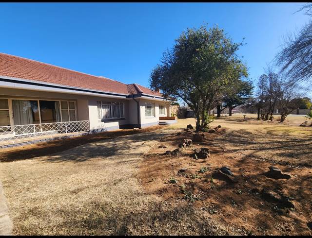 3 BEDROOM HOUSE FOR SALE IN THREE RIVERS